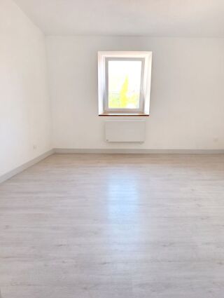  Appartement à louer 2 pièces 42 m² Saint-germain-lembron