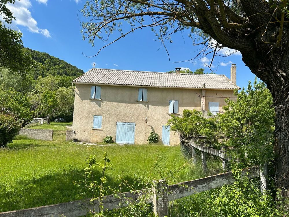 Maison 10 pièces 250 m² · à Clumanc · 250 m² · 605 000 €