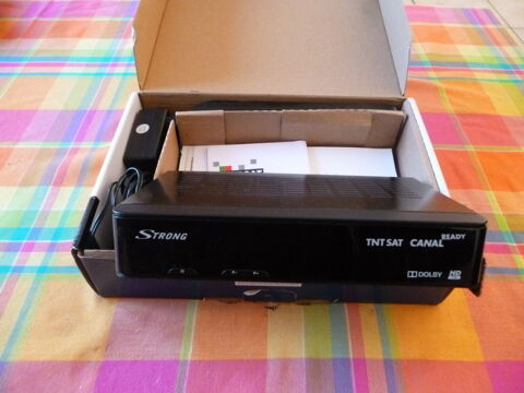 Dcodeur terminal TNT SAT SRT 7404  STRONG 50 Le Loroux-Bottereau (44)