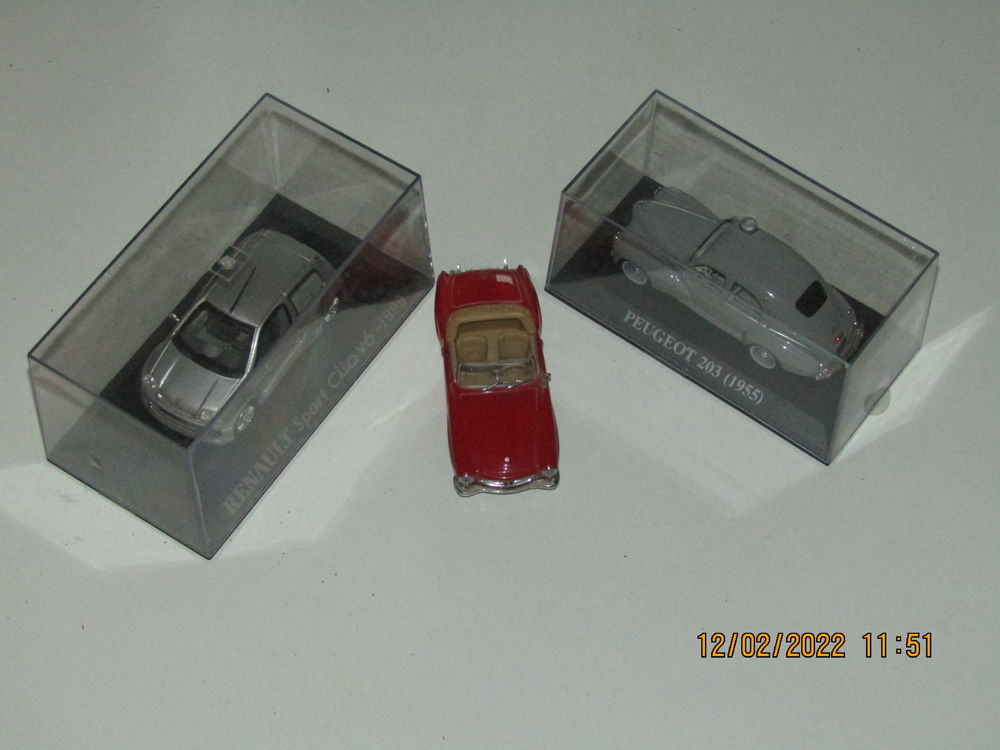 Lot 3 voitures miniatures 1/43&egrave;me neuves. Prix sacrifi&eacute; Jeux / jouets