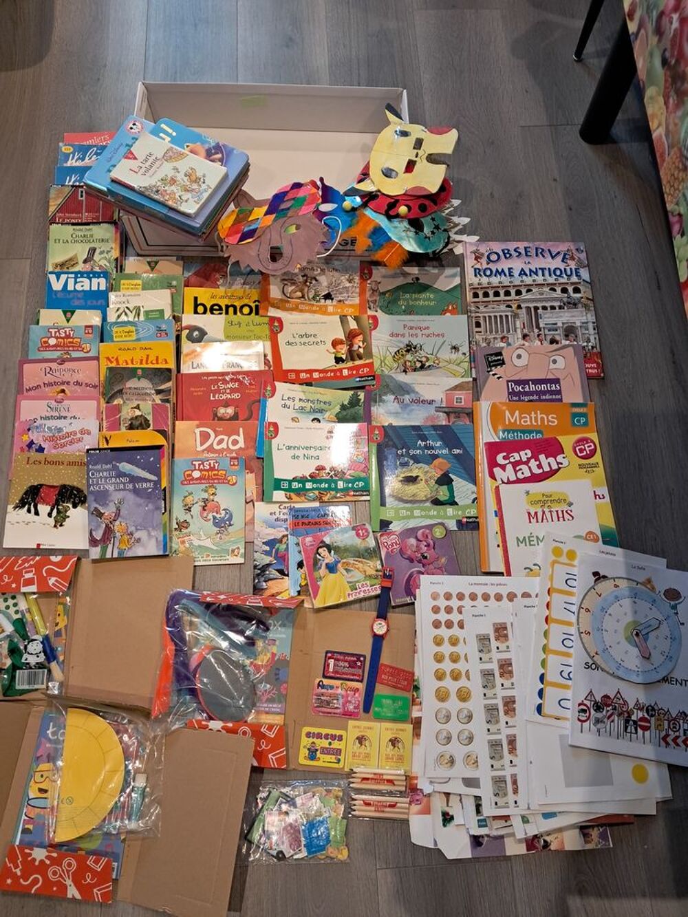  8 albums un monde a lire dictionnaire environ 37 livres , 3 Jeux / jouets