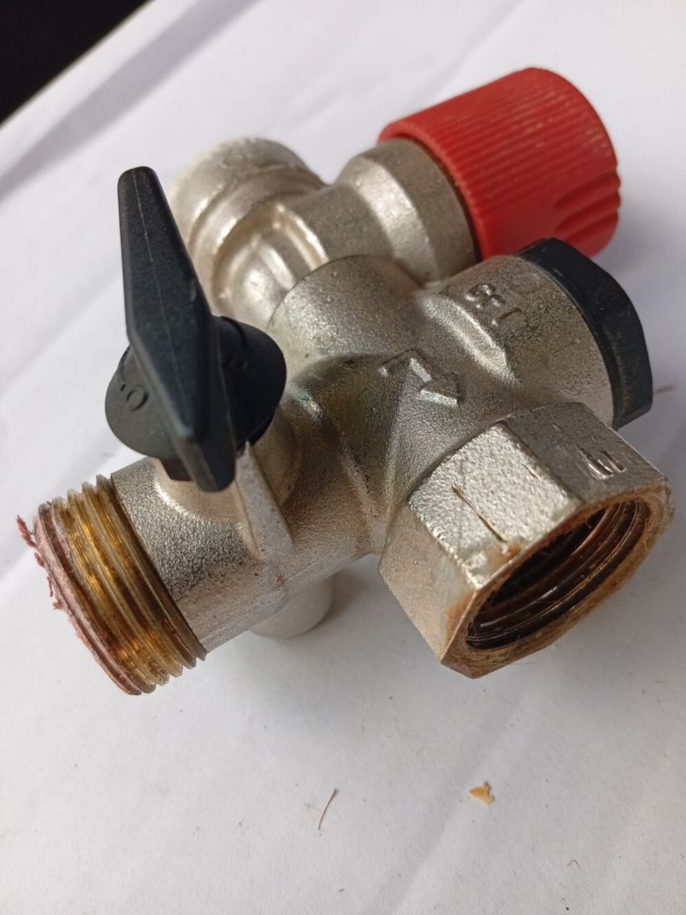 Groupe de s&eacute;curit&eacute; chauffe eau 100 l Bricolage