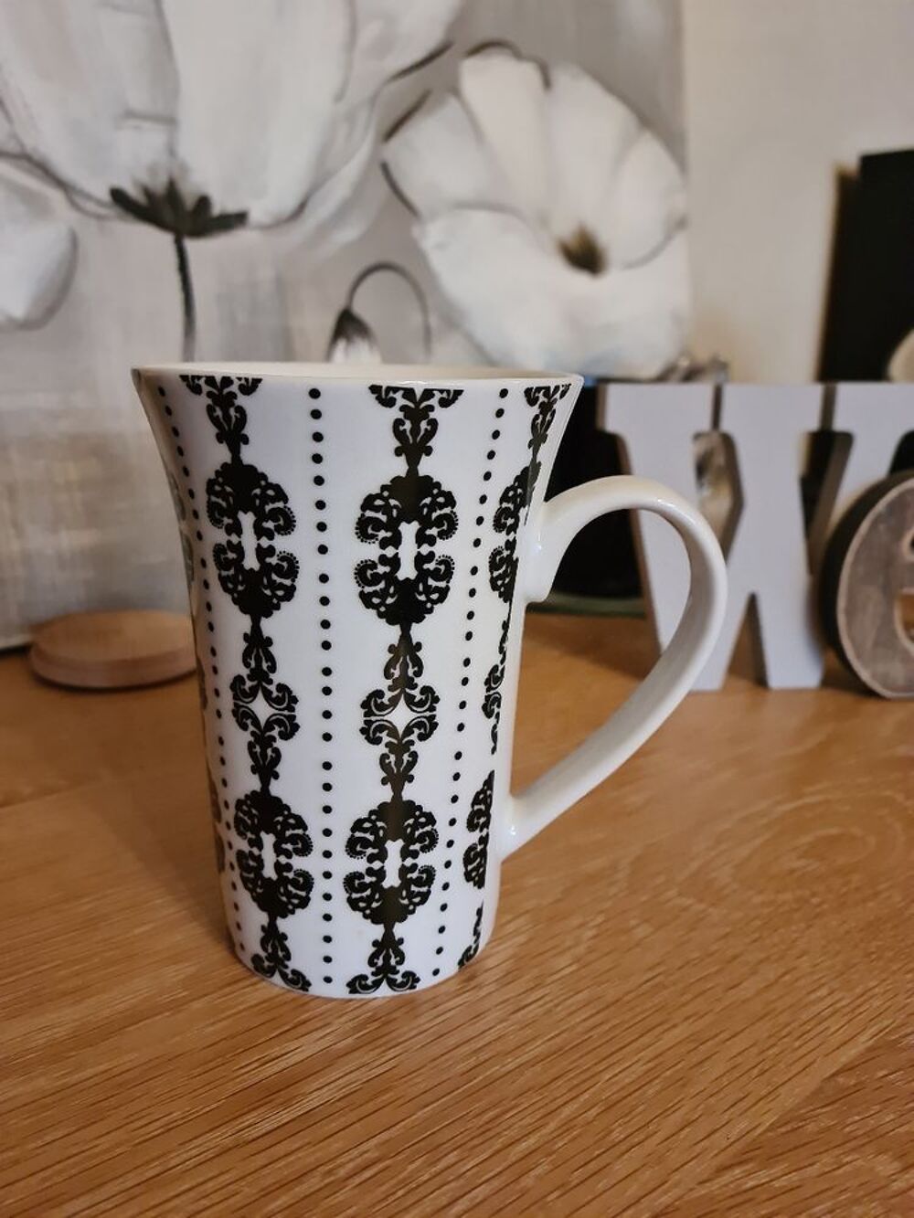 Tr&egrave;s beau mug style baroque Décoration