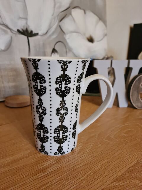 Très beau mug style baroque 5 Oullins (69)