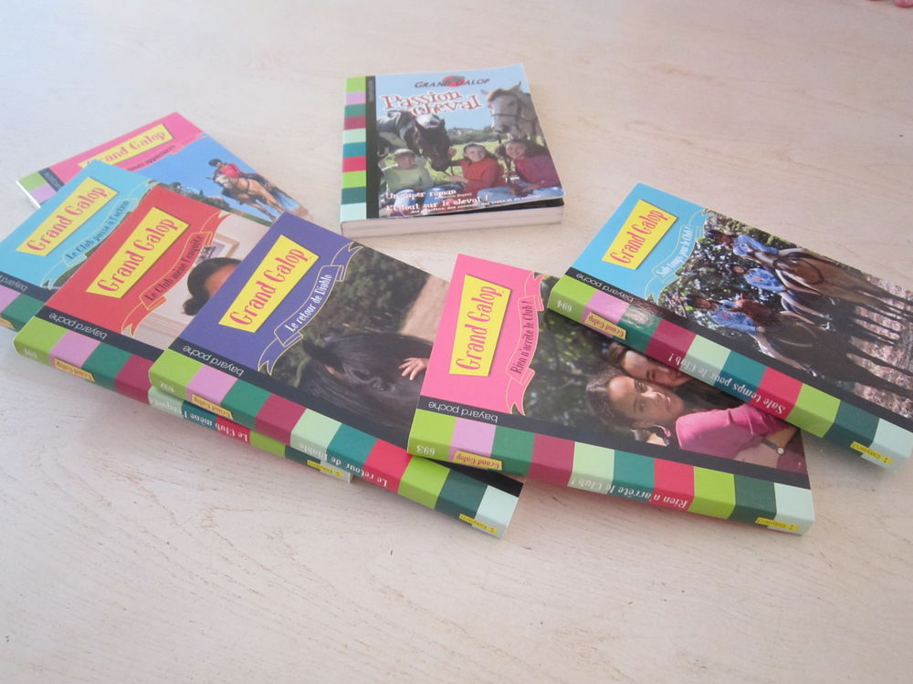 Vingt trois (23) livres Grand galop Livres et BD