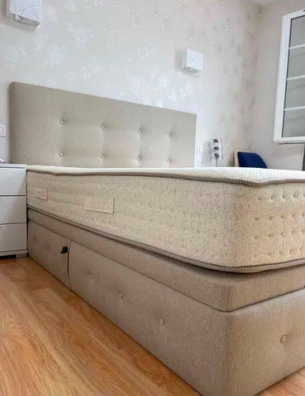 lit matelas sommier 2 personnes standard id&eacute;al chambre d'amis ou autres tr&egrave;s bon &eacute;tat Meubles