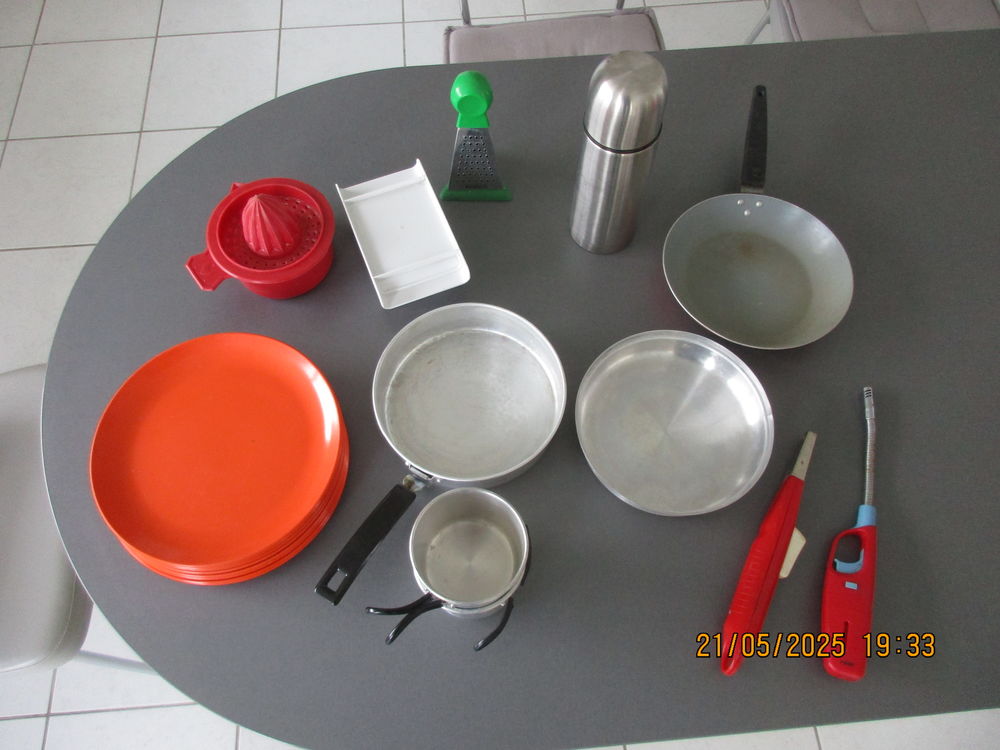 1 lot de vaisselle alu camping qualit&eacute; alimentaire Sports