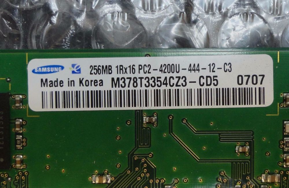 lot de 8 barettes memoire 256MB pour pc bureau Matériel informatique