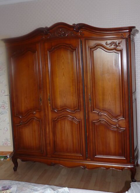 Armoire 3 portes Louis XV en merisier massif 430 Saint-Priest-Taurion (87)