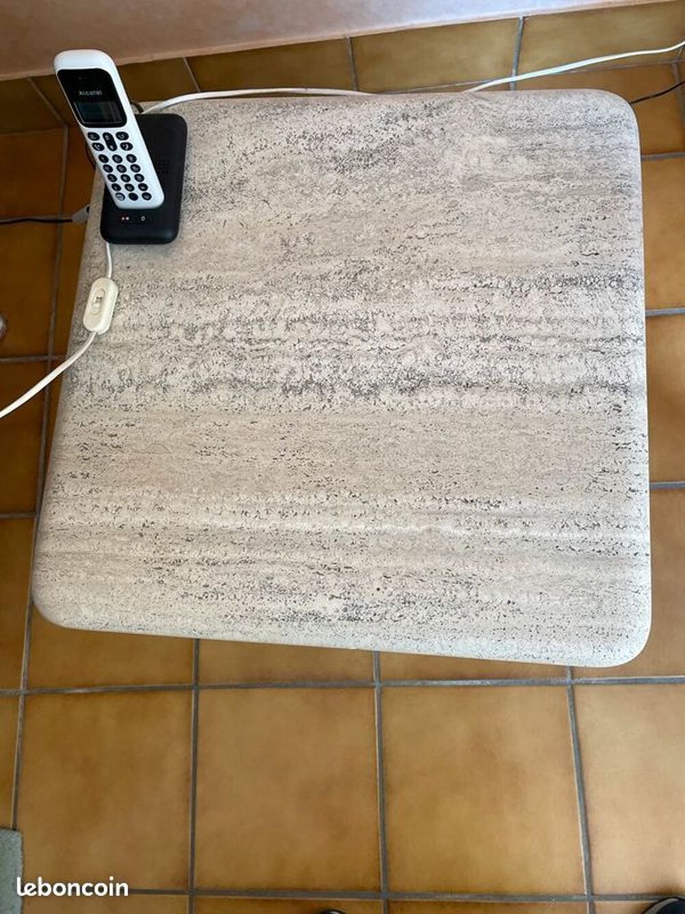 Table basse carr&eacute;e "travertin" tr&egrave;s bon &eacute;tat Meubles