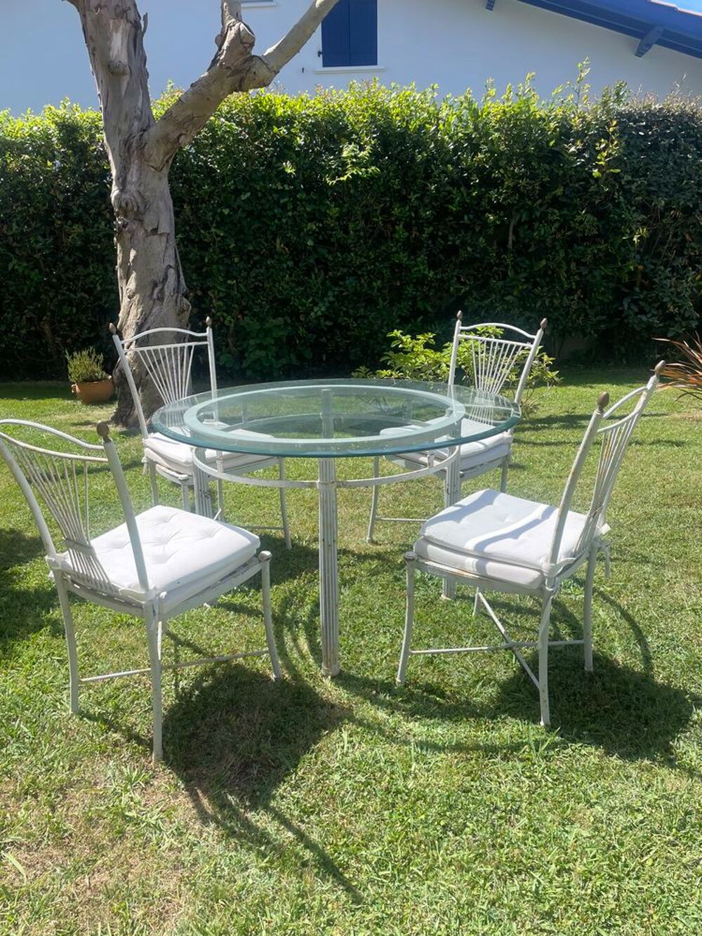 Salon de jardin en m&eacute;tal blanc avec table en verre 4 places Meubles