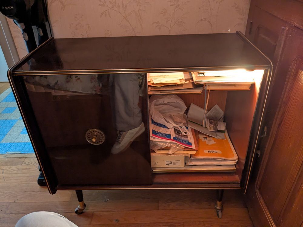 Meuble vitrine sur roulette Meubles