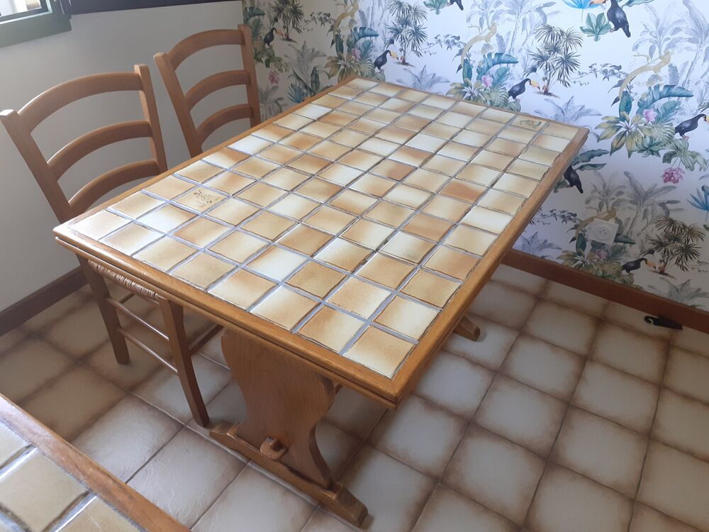 TABLE CHENE MASSIF carrel&eacute;e solide 114x74 H 74,5cm
Meubles