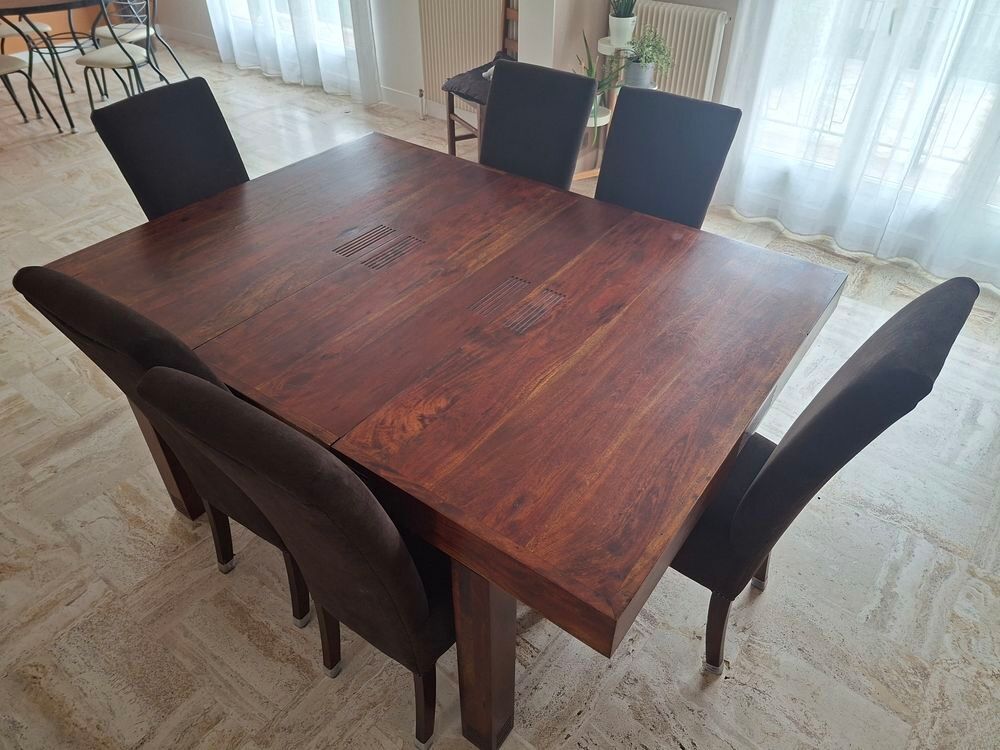 Table de SAM en palissandre bois massif de chez Terranova. 
Meubles