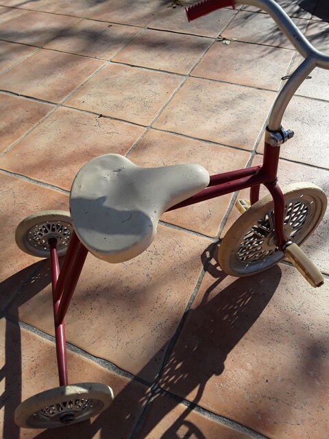 Tricycle 20 Dun (09)