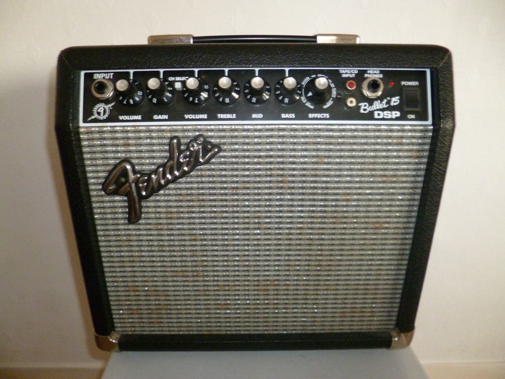 Ampli FENDER " Bullet 15" Audio et hifi