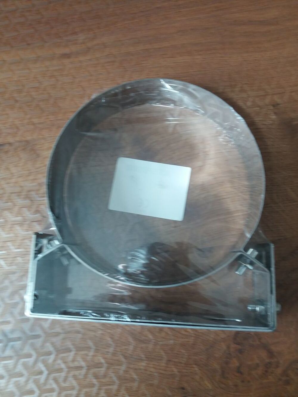 bride de fixation r&eacute;glable inox pour conduit double paroi Bricolage