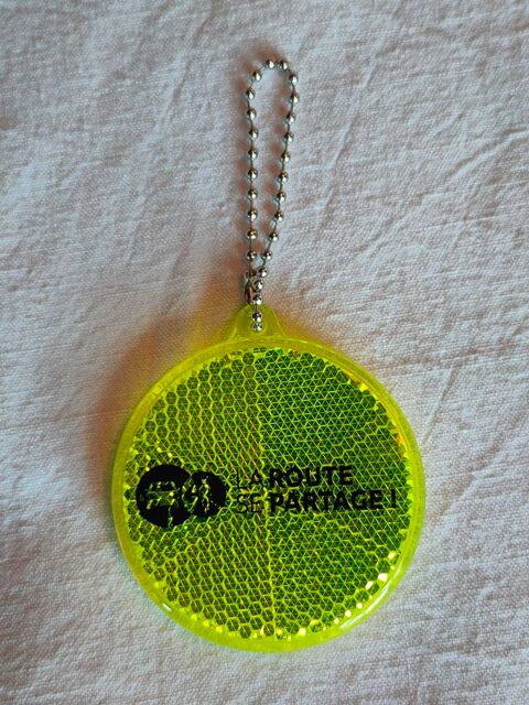 Attache porte-clefs la route se partage Avermes (03)