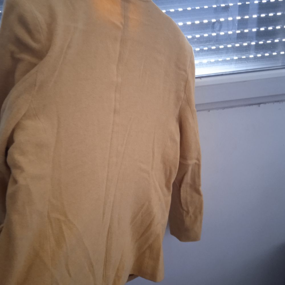 Veste tailleur moutarde taille 44, 45 % polyester, 20 % lain Vêtements