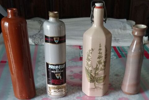 Lot d'anciennes  bouteilles en terre cuite et gr�s verniss�s 25 Meximieux (01)