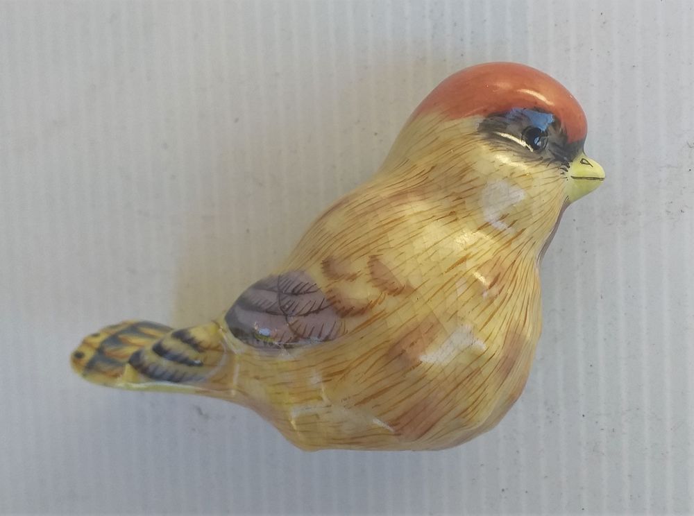 Oiseau en porcelaine ou ceramique Hauteur 6 cm 