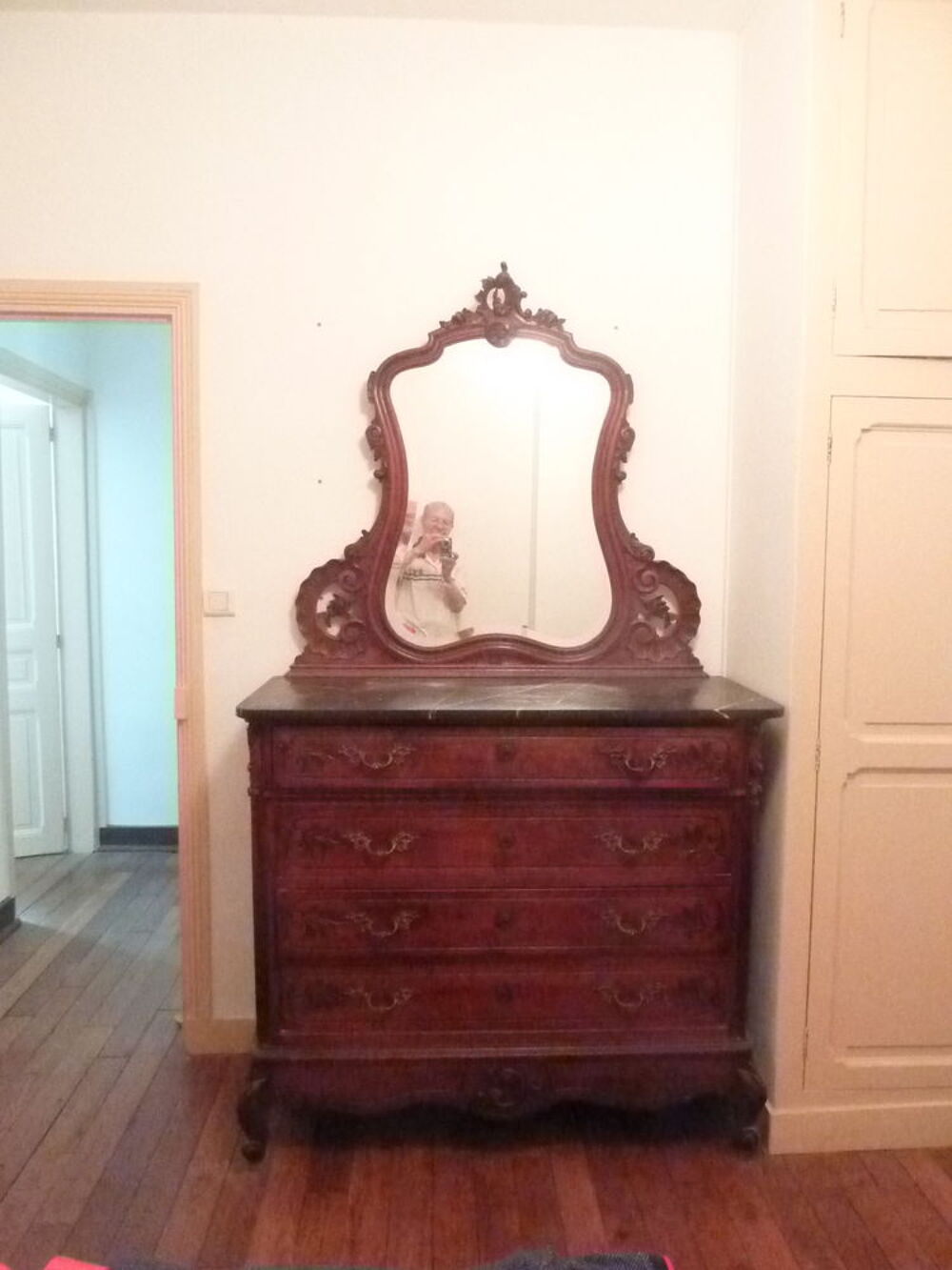 commode en noyer et marbre- bon &eacute;tat g&eacute;n&eacute;rale- Meubles