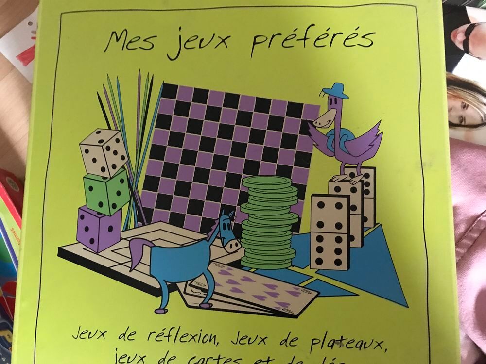 Jeux de soci&eacute;t&eacute; - bo&icirc;te multi-jeux en bois
Jeux / jouets