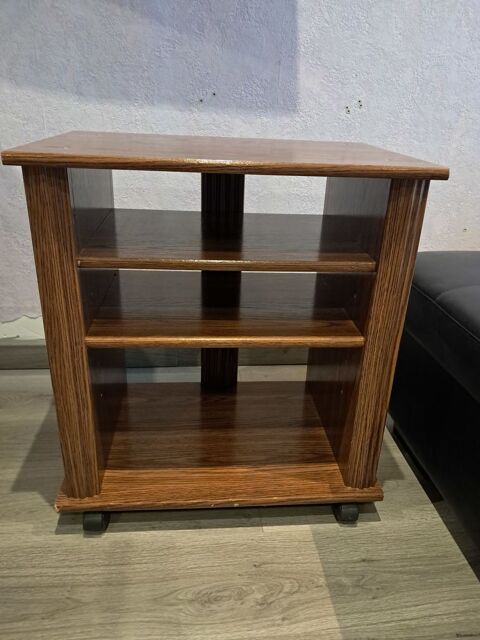 Meuble tv ou autre avec roulettes dimensions environ 64H 57P 7 Saint-Menges (08)