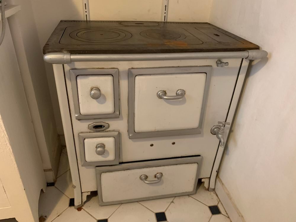 Cuisini&egrave;re ancienne Meubles