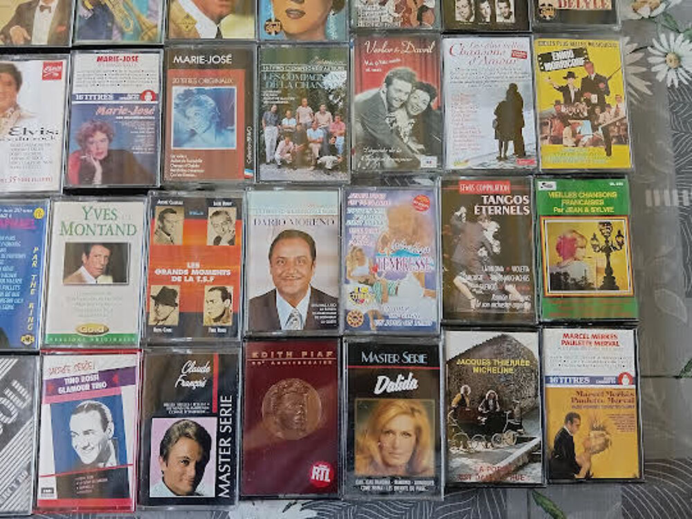 LOT DE CASSETTES FRANCAISE ET INTERNATIONNAL CD et vinyles
