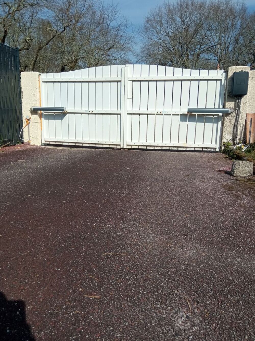 portail battant &eacute;lectrique Jardin