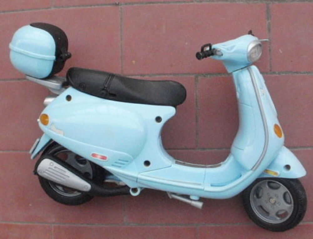 Ancienne moto, scotter, vespa de BARBIE Jeux / jouets