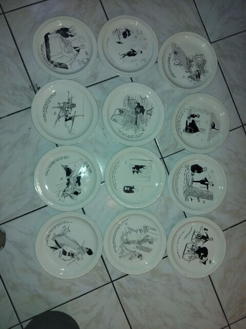Lot de 12 assiettes vintage 85 Toulon (83)