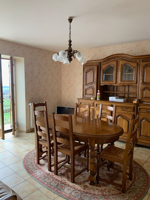 Ensemble salle à manger en chêne massif.  1070 Villevocance (07)