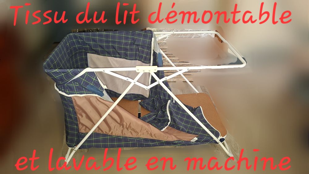 Lit pliant en tissu avec un lot de peluches Puériculture