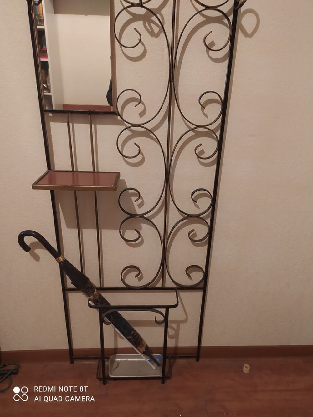 &Eacute;tag&egrave;re murale d&eacute;corative en m&eacute;tal noir et bois Meubles
