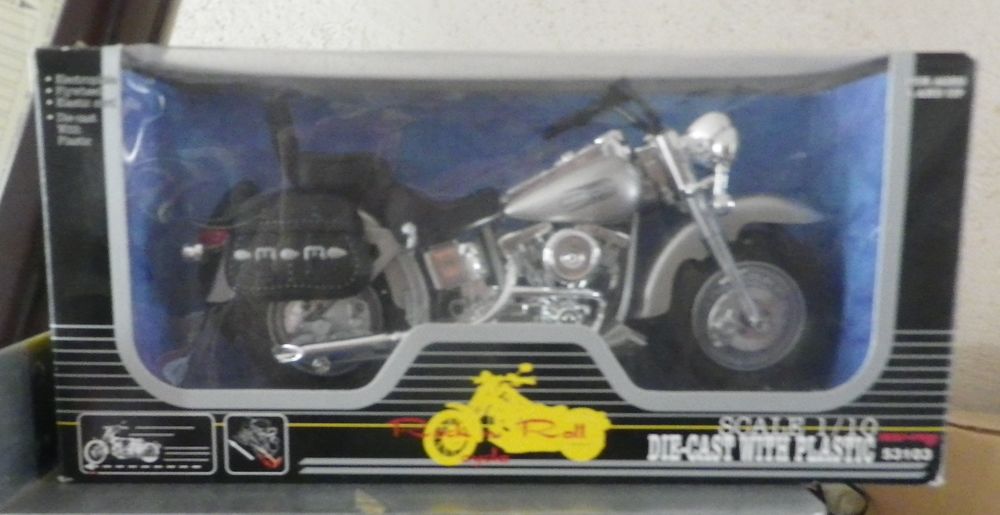 MOTO A FRICTION NEUVE DANS SA BOITE Jeux / jouets