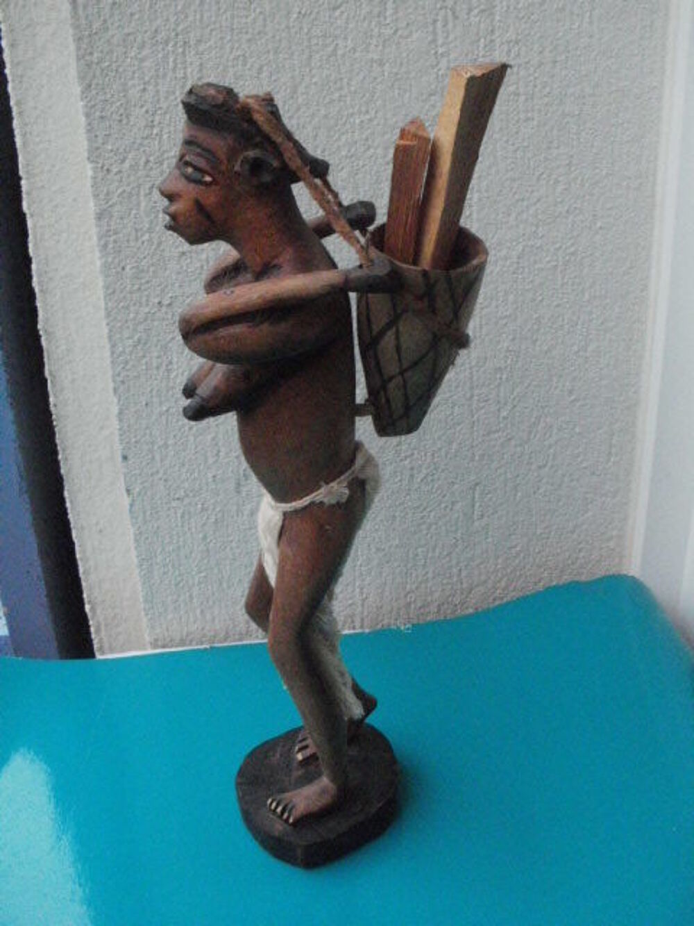 Statuette, sculpture africaine en bois, porteuse- Travail ra Décoration