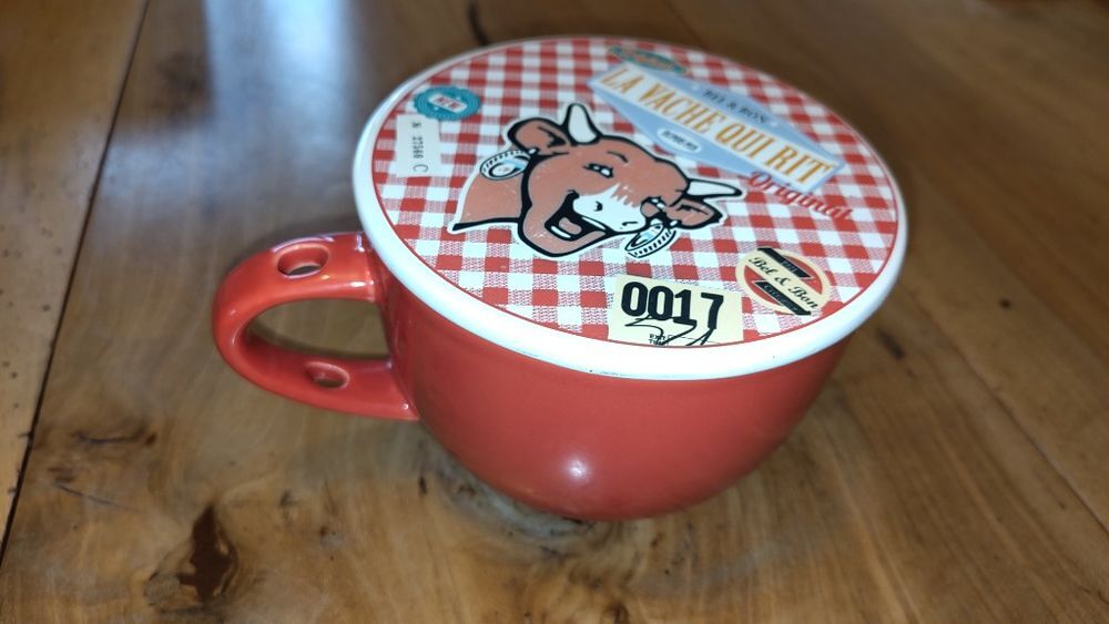 Mug La Vache Qui Rit rouge avec couvercle - collection 