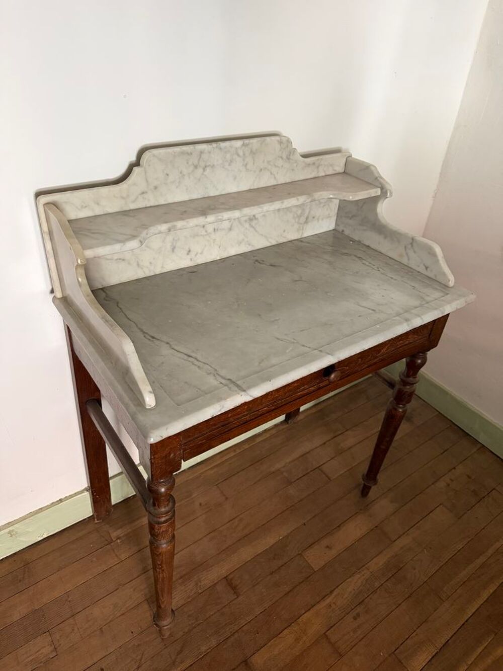 table de toilettes avec dessus en marbre Meubles