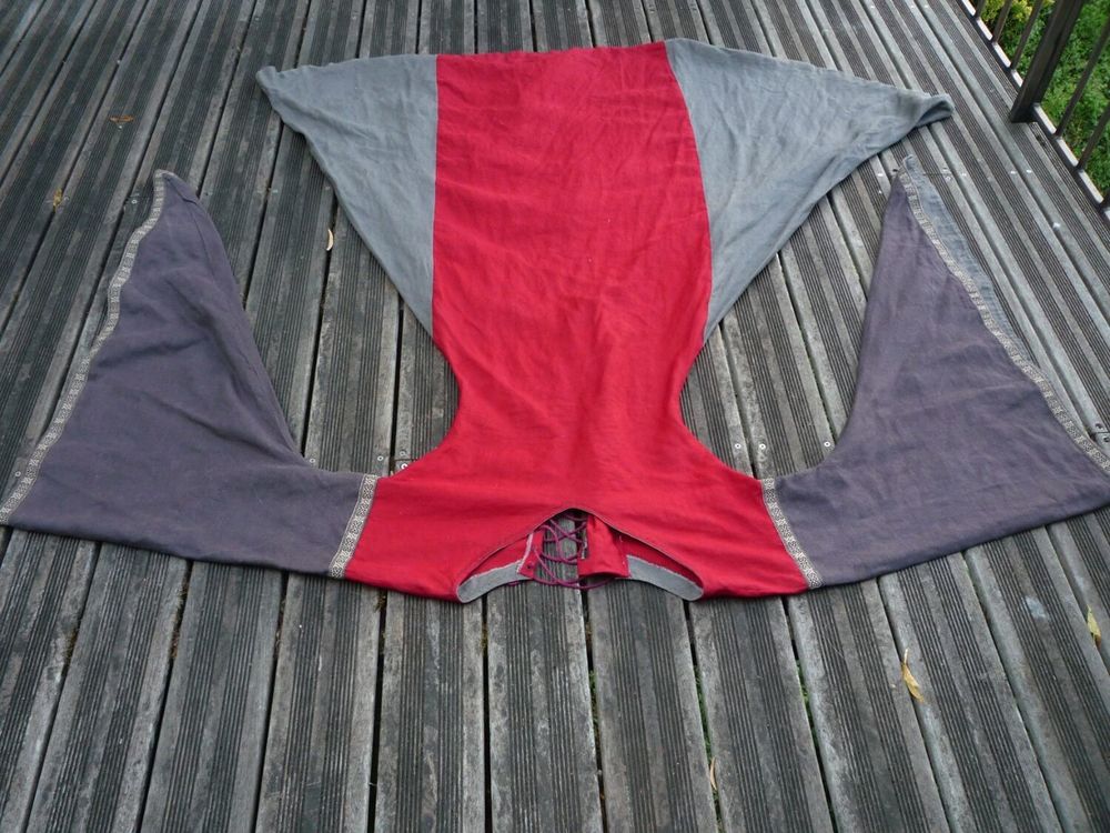 Robe m&eacute;di&eacute;vale Vêtements