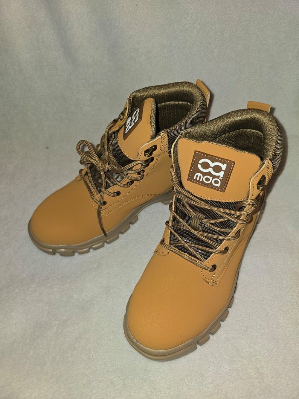 Chaussures de s&eacute;curit&eacute; t42 neuves Chaussures