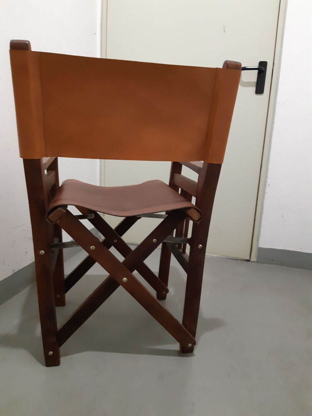 Fauteuil safari pliant en cuir.
Meubles
