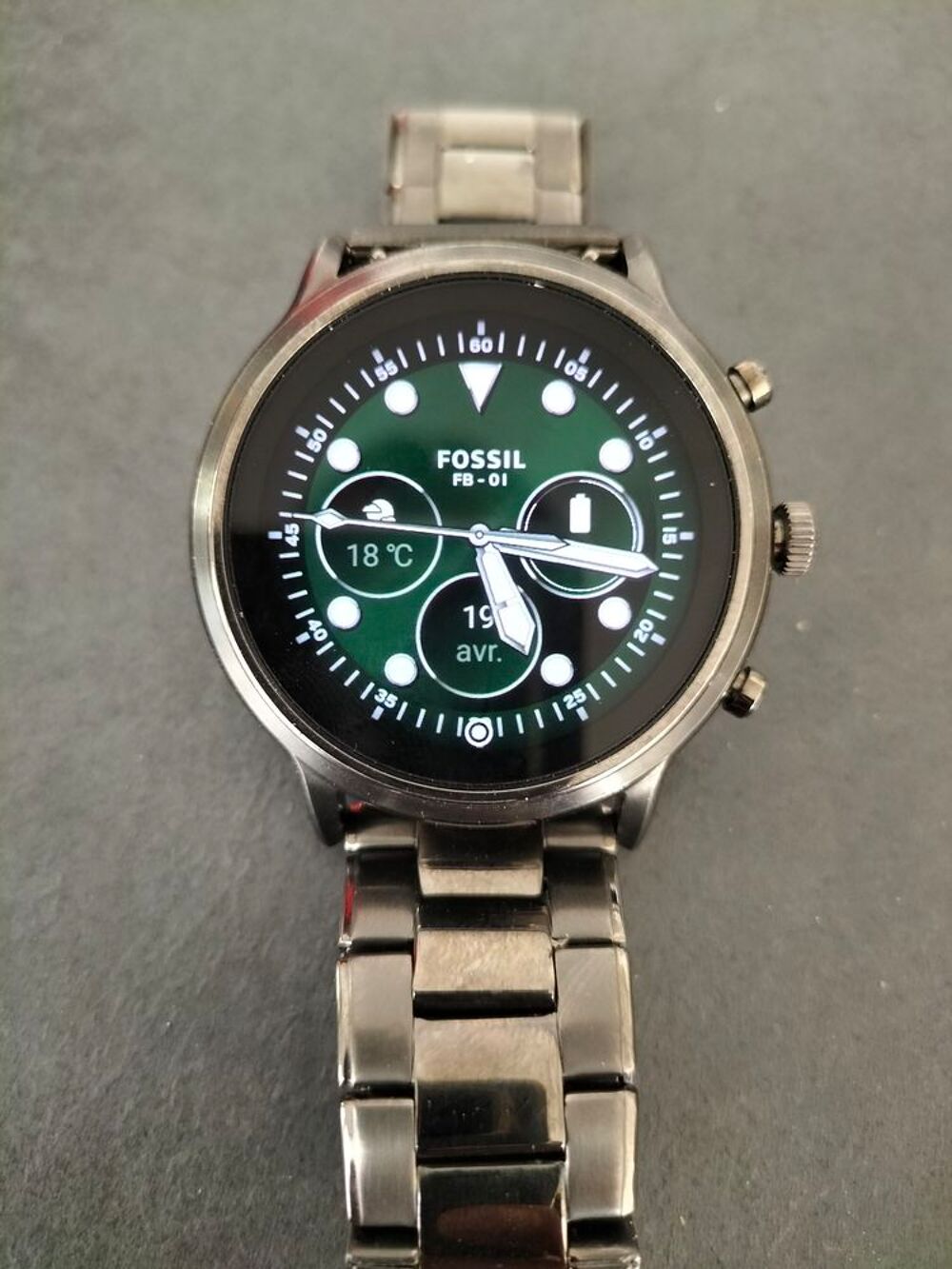 Montre FOSSIL connect&eacute;e 5&egrave;me g&eacute;n&eacute;ration The Carlyle HR Bijoux et montres
