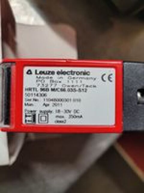   Détecteur laser avec élimination arrière plan LEUZE ELECTRONIC 
