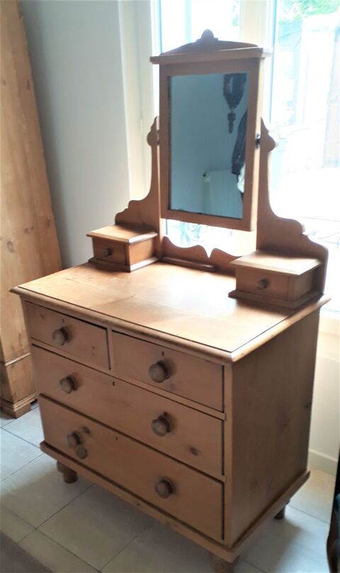 Coiffeuse anglaise en pin. 165 Saint-Cloud (92)