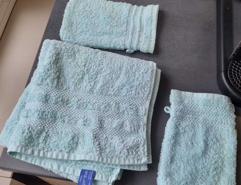 Lot de serviettes, draps de bains et gants Vêtements
