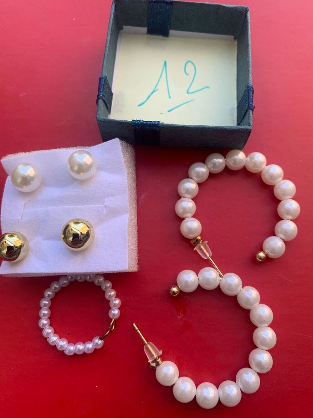 Lot 4 paires boucles d'oreille perles et dor&eacute; set et &eacute;l&eacute;gant Bijoux et montres