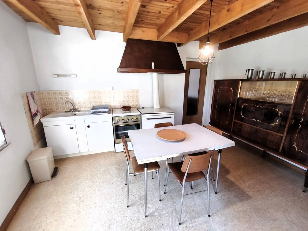 Vente Maison Maison de 73 m², 4 pièces,1 garage, 2 caves, grand grenier Castanet-le-haut