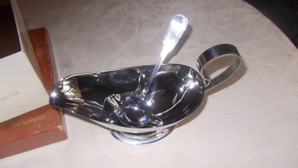 Sauci&egrave;re inox et sa louche
Electroménager
